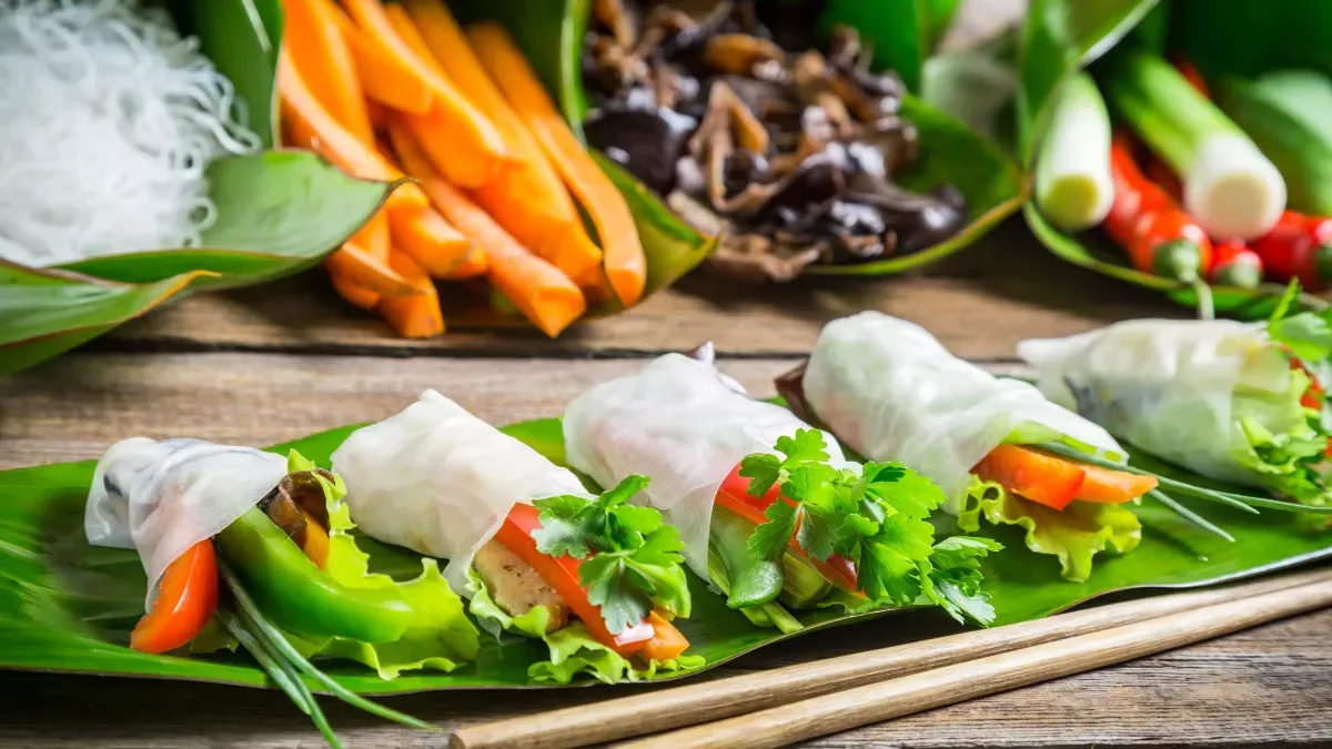 Rouleaux de printemps illustrant une alimentation saine et équilibrée